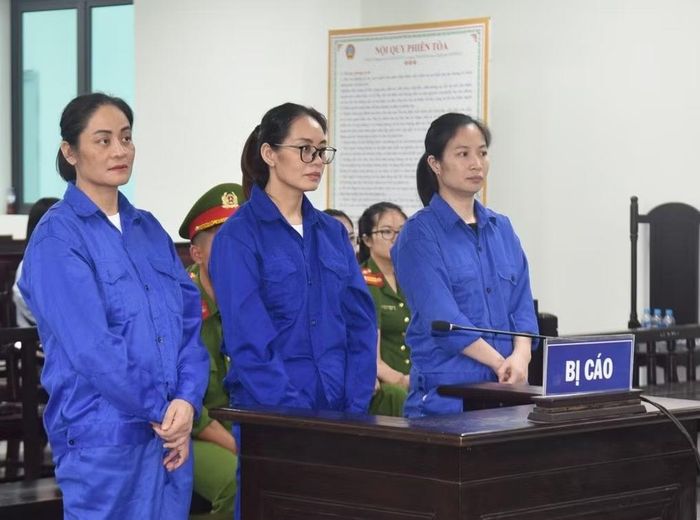 Nhóm bị cáo tại phiên tòa. Ảnh: Tiến Phúc