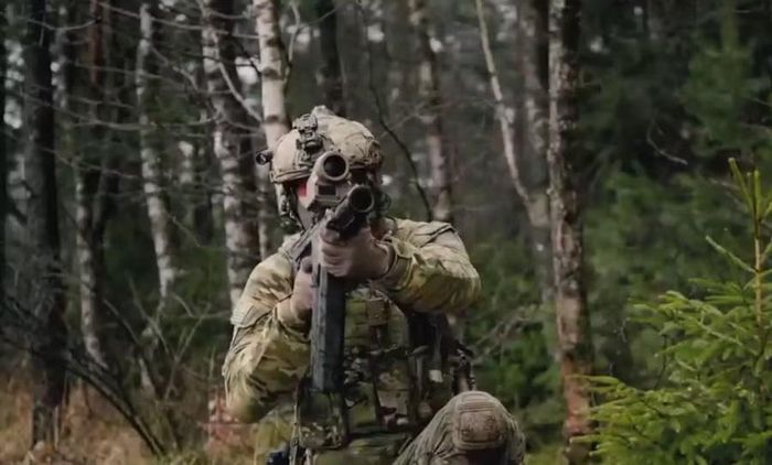 Súng phóng lựu HAMMR (Highly Advanced Multi-Mission Rifle) trên thao trường.