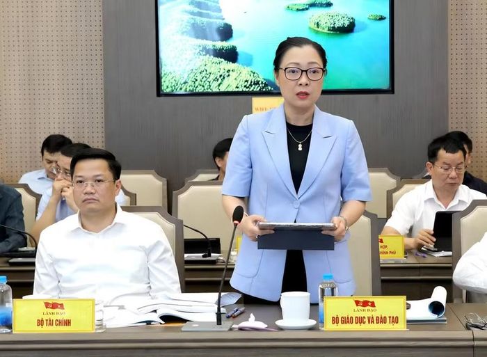 Thứ trưởng Nguyễn Thị Quyên Thanh định hướng với Lào Cai về nhiệm vụ năm học mới và một số giải pháp phát triển giáo dục lâu dài.