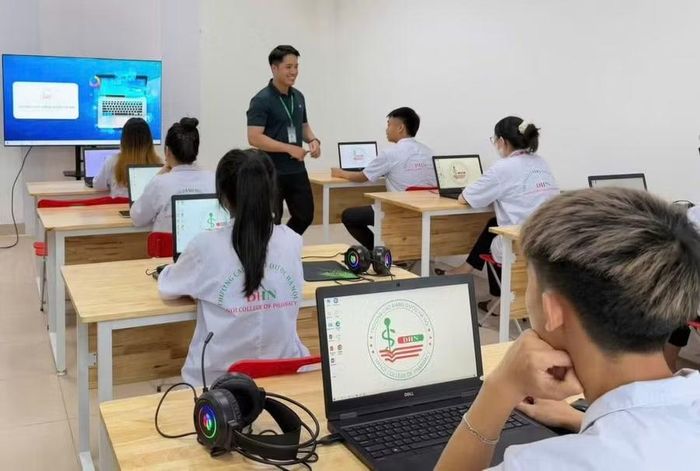 Giờ học tại Trường CĐ Dược Hà Nội.