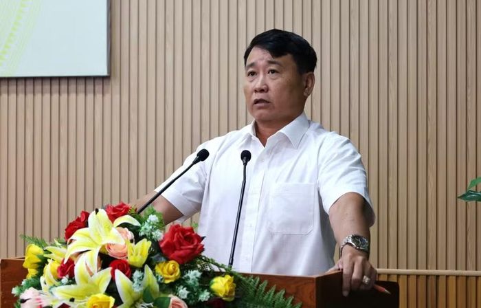 Ông Võ Nhật Minh Tâm, Hiệu trưởng Trường THPT Giá Rai trình bày tham luận tại Hội nghị.