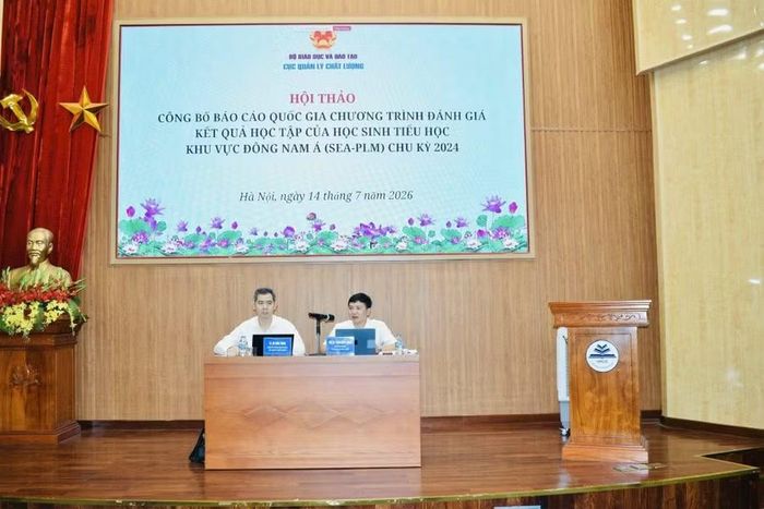 Ông Phạm Quốc Khánh, Phó Cục trưởng Cục Quản lý chất lượng và Ông Hà Xuân Thành, Giám đốc Trung tâm Khảo thí Quốc gia và Đánh giá chất lượng giáo dục (Cục Quản lý chất lượng) chủ trì hội thảo.