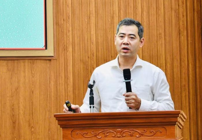 Ông Hà Xuân Thành, Giám đốc Trung tâm Khảo thí Quốc gia và Đánh giá chất lượng giáo dục (Cục Quản lý chất lượng) trao đổi tại hội thảo.