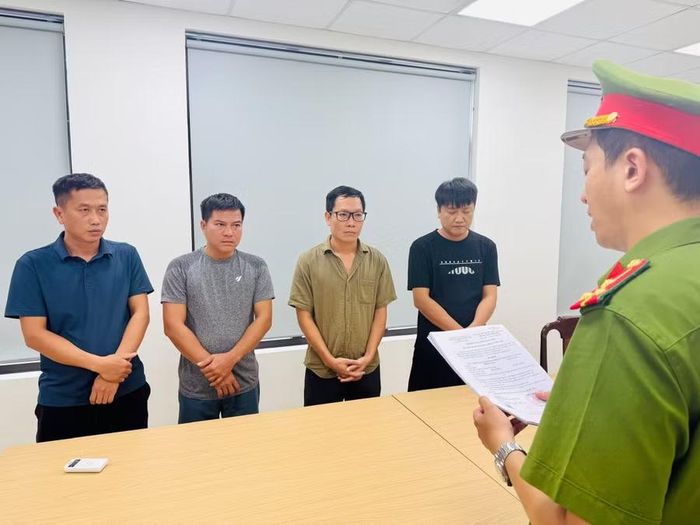 4 người tại TP Huế tổ chức đánh bạc và đánh bạc hơn 22 tỷ đồng với hình thức cá độ bóng đá qua mạng.