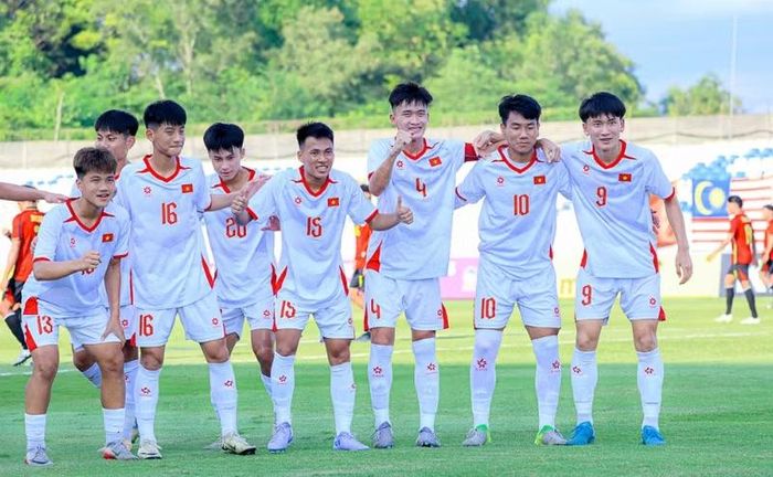Theo quy định của FIFA, hai đội đứng đầu mỗi bảng đấu và 8/12 đội xếp thứ ba có thành tích tốt nhất sẽ giành vé lọt vào vòng 1/16 World Cup U17 2026. Ảnh: VFF.