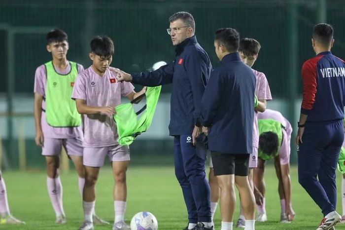 Mục tiêu của thầy trò HLV C. Roland là giành điểm số đầu tiên ở World Cup và xa hơn là vượt qua vòng bảng. Ảnh: VFF.