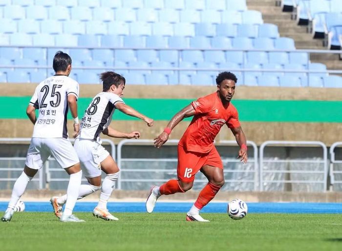Tiền đạo nhập tịch Nguyễn Xuân Son sẽ cùng tuyển Việt Nam bảo vệ ngôi vương ASEAN Cup 2026. Ảnh: VFF
