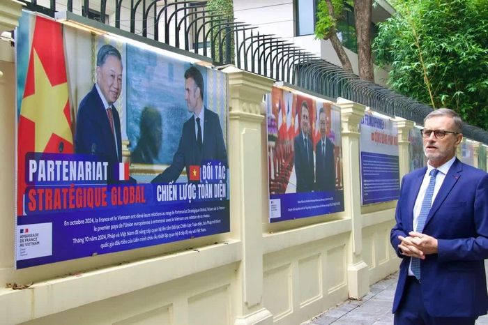 Kể từ khi Đại sứ nhận nhiệm kỳ tại Việt Nam vào năm 2023, quan hệ song phương đã ghi nhận nhiều bước phát triển mang tính dấu mốc, đặc biệt là việc hai nước nâng cấp quan hệ lên Đối tác chiến lược toàn diện, cùng các chuyến thăm, tiếp xúc cấp cao diễn ra sôi động. Nhìn lại chặng đường gần ba năm qua, ông đánh giá như thế nào về những thành tựu nổi bật trong quan hệ song phương? Đâu là những kết quả có ý nghĩa nhất đã đạt được trong giai đoạn này?