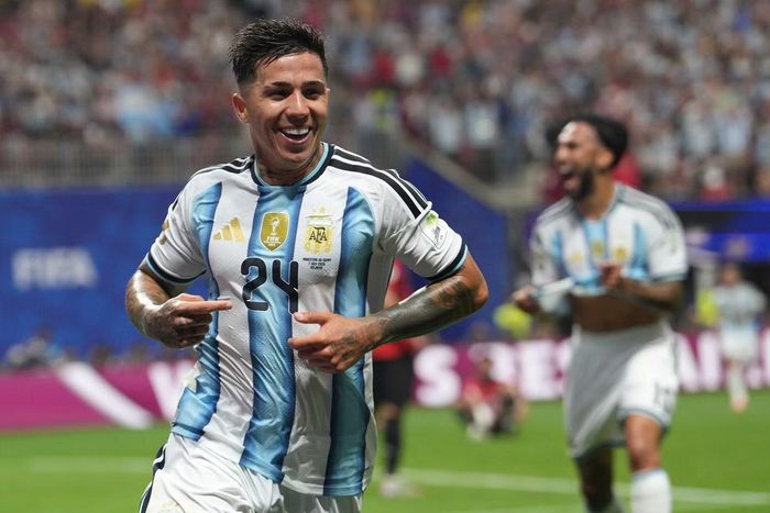  Enzo Fernandez đang là nhân tố không thể thiếu ở hàng tiền vệ Argentina tại World Cup 2026. 