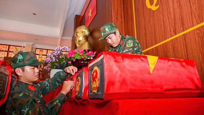 Chiến dịch 500 ngày đêm đang được triển khai khẩn trương với quyết tâm đưa các anh hùng liệt sĩ trở về với tên tuổi và quê hương. Ảnh: Lê Tiến.