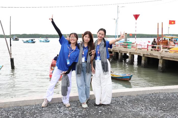 "Mỗi người có một suy nghĩ khác nhau nhưng điều ý nghĩa nhất là không phải chúng ta đi xa tới đâu, mà mình đã mang được gì về cho quê hương, ít nhất là trong những ngày qua", anh Phúc Bình chia sẻ.
