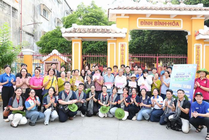 Theo anh Nguyễn Phúc Bình - Chủ tịch Hội Cựu du học sinh TPHCM, đội hình trở về TPHCM dịp này tham gia các công trình, phần việc tình nguyện với tâm niệm đơn giản là "mạnh dạn ra đi để một ngày trở về tạo nên giá trị, dù nhỏ".
