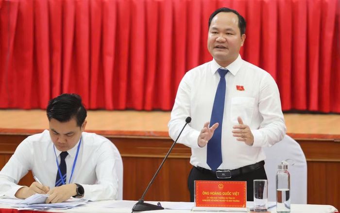 Ông Hoàng Quốc Việt - Giám đốc Sở NN&amp;MT Nghệ An trả lời tại phiên chất vấn.