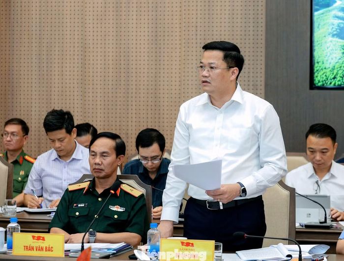 Lãnh đạo các bộ, ngành Trung ương phát biểu, tham gia ý kiến tại buổi làm việc giữa Đoàn công tác Chính phủ và tỉnh Lào Cai.