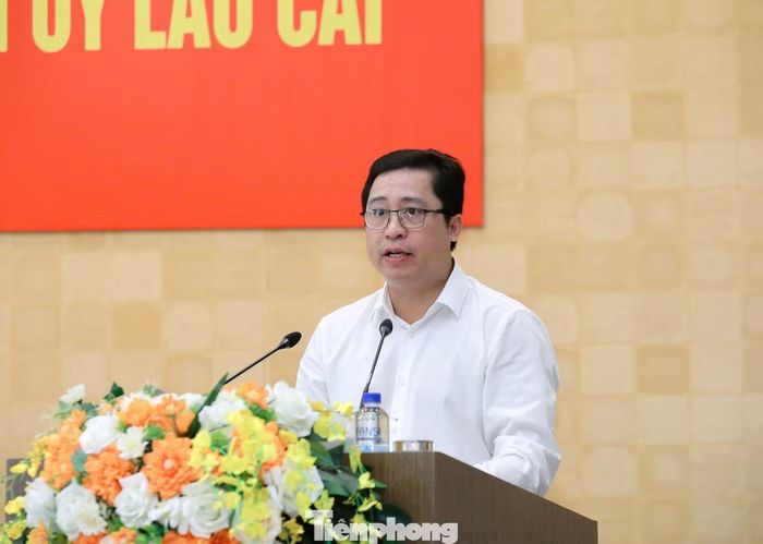 Ông Dương Quốc Huy - Bí thư Tỉnh ủy Lào Cai phát biểu tại buổi làm việc.