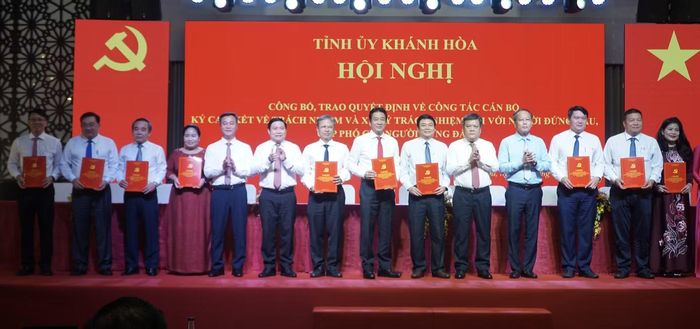Các cơ quan, đơn vị ký cam kết thực hiện Quy định về trách nhiệm và xử lý trách nhiệm đối với người đứng đầu, cấp phó của người đứng đầu.