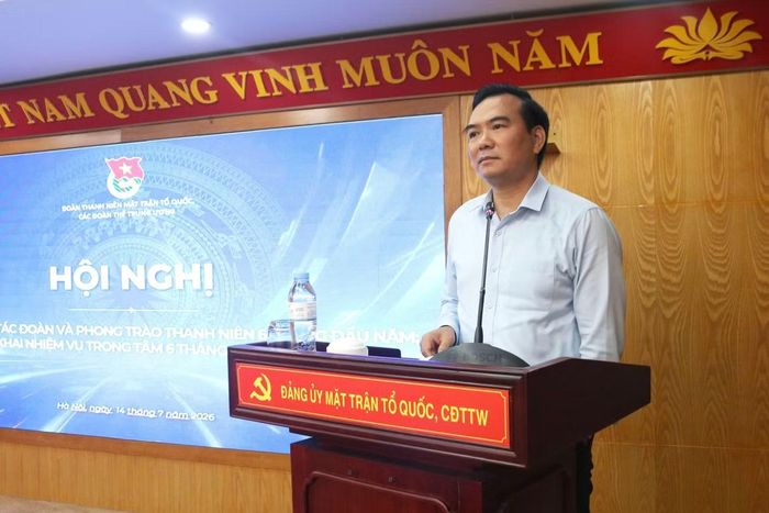 Ông Nguyễn Minh Chung - Ủy viên Ban Thường vụ, Trưởng ban Tuyên giáo và Dân vận Đảng ủy Mặt trận Tổ quốc, các đoàn thể Trung ương phát biểu chỉ đạo tại hội nghị.