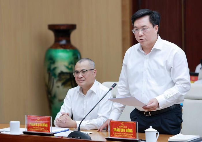 Chủ tịch UBND tỉnh Trần Duy Đông phát biểu. Ảnh: Đinh Vũ
