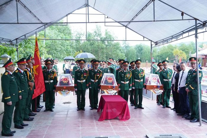 Đọc điếu văn tại buổi lễ, ông Trần Anh Tuấn, Phó Chủ tịch UBND TP. Đà Nẵng xúc động: "Dẫu phần lớn hài cốt của các liệt sĩ đã hòa vào đất mẹ, hòa cùng cỏ cây và núi sông Tổ quốc, nhưng tinh thần yêu nước, ý chí chiến đấu và sự hy sinh cao cả của các đồng chí sẽ mãi trường tồn cùng dân tộc".