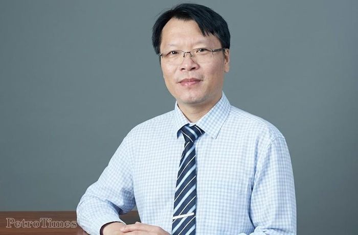 TS Bùi Trọng Vinh: Dự thảo Luật Dầu khí 2022 (sửa đổi) cần được hoàn thiện theo hướng mở rộng phạm vi điều chỉnh từ khai thác dầu khí truyền thống sang các hoạt động năng lượng ngoài khơi gắn với hạ tầng dầu khí hiện hữu.