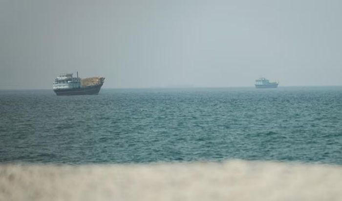 Tàu thuyền tại eo biển Hormuz. (Ảnh: Reuters)