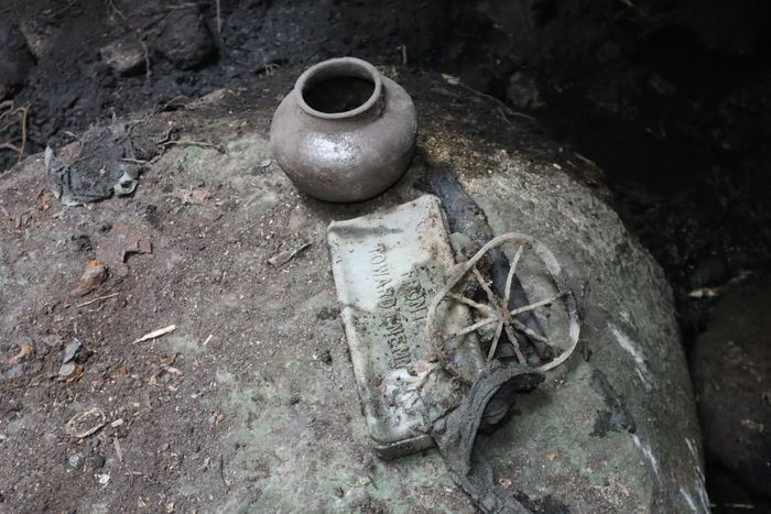 Một số di vật được phát hiện tại hiện trường, góp phần phục vụ công tác xác minh thông tin về các liệt sĩ.