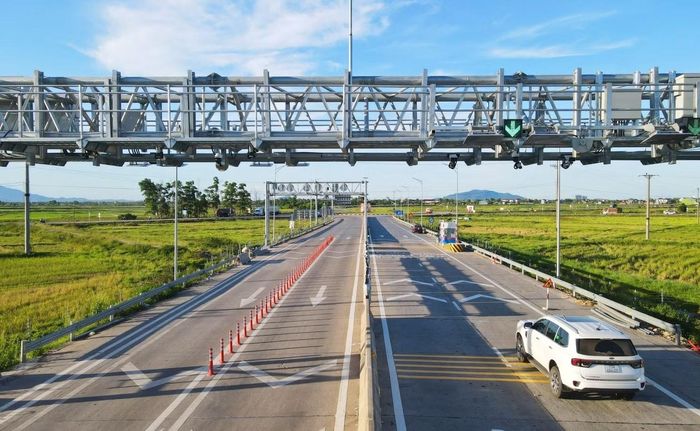 Cục Đường bộ Việt Nam triển khai thu phí 5 tuyến cao tốc Bắc - Nam từ 20h ngày 15/7.