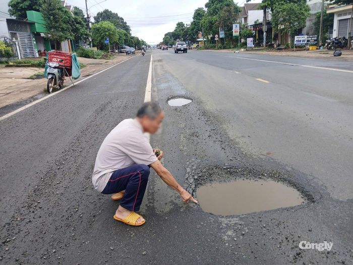 Quốc lộ 19 liên tiếp xuất hiện sụt lún, ổ gà, nhưng công tác khắc phục chậm trễ, vì vậy Sở Xây dựng Gia Lai liên tiếp ban hành nhiều văn bản đề nghị sửa chữa.