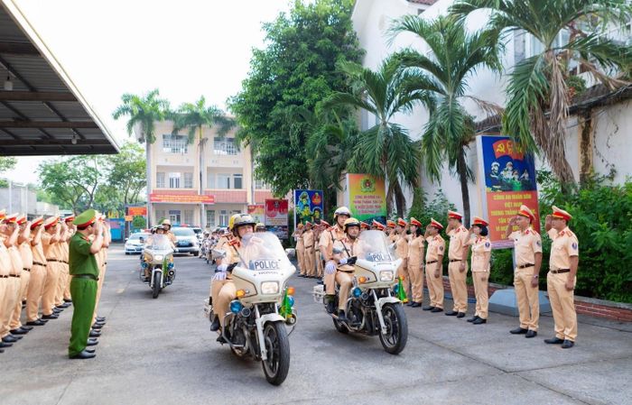 Lực lượng cảnh sát giao thông Đồng Nai ra quân cao điểm bảo đảm trật tự, an toàn giao thông.