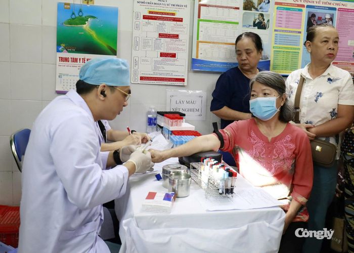 Người dân TP.HCM được khám sức khỏe miễn phí.