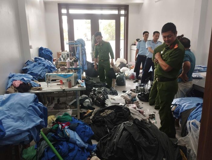 Đoàn kiểm tra liên ngành, tập trung kiểm tra các doanh nghiệp, cơ sở và hộ kinh doanh trên địa bàn tỉnh Hưng Yên. (Ảnh: CAHY).