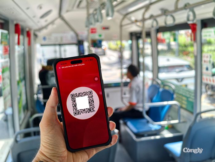 Không chấp nhận bản in mã QR căn cước khi đi xe buýt.