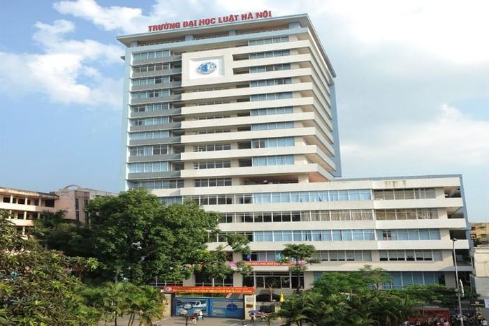 Trường Đại học Luật Hà Nội là 1 trong 3 đơn vị sự nghiệp công lập trực thuộc Bộ Tư pháp.