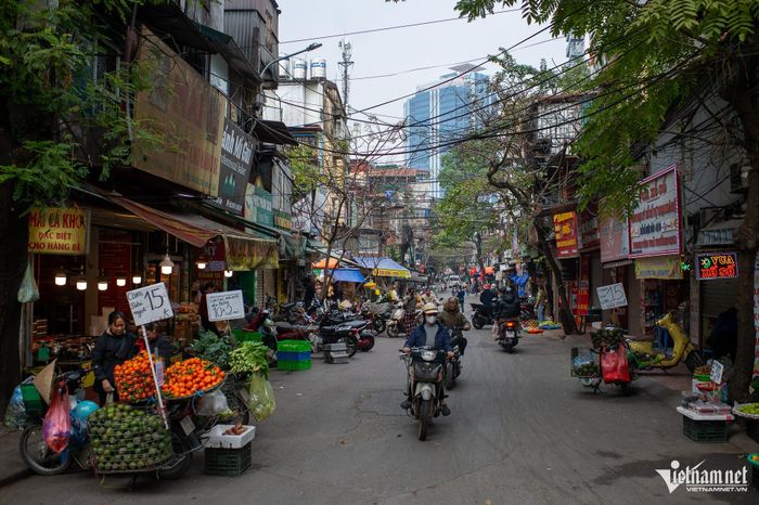 Hà Nội giải tỏa chợ cóc, điểm kinh doanh tự phát; dự kiến xây mới 22 chợ trong năm 2026. Ảnh: Thế Bằng