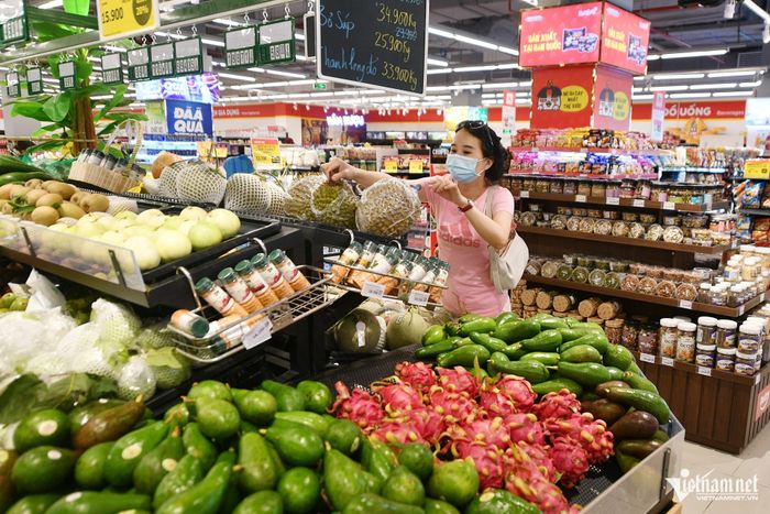 6 tháng cuối năm, Chính phủ sẽ tập trung thực hiện các giải pháp nhằm đạt mục tiêu tăng trưởng 2 con số, kiểm soát lạm phát khoảng 4,5%. Ảnh: Nam Khánh