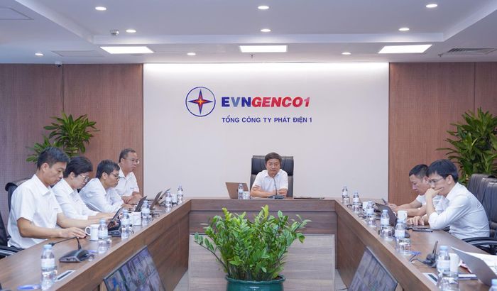  Chủ tịch Hội đồng thành viên EVNGENCO1 Nguyễn Tiến Khoa phát biểu tại Phiên họp 