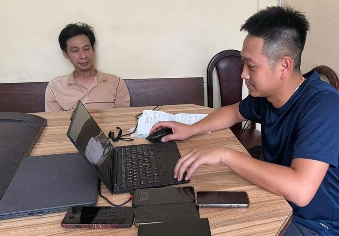 Công an lấy lời khai đối tượng Âu Dương Lễ. Ảnh: CACC
