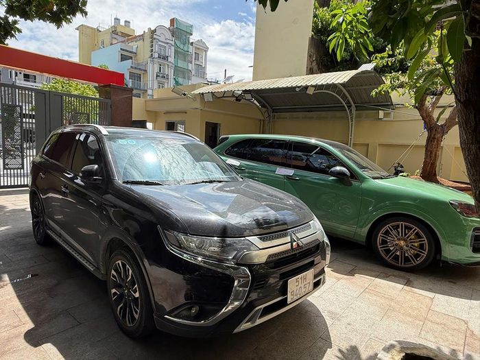 Công an tạm giữ hai phương tiện. Ảnh: CACC