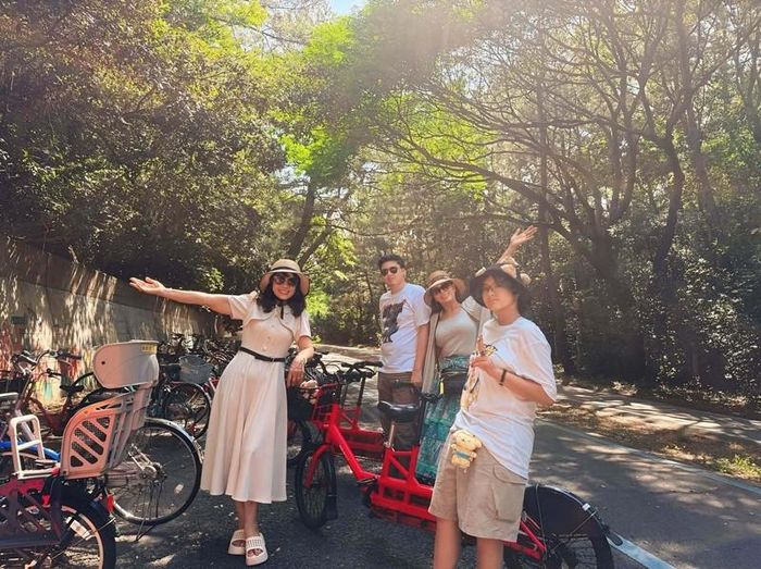Cựu người mẫu Thúy Hằng đưa cả gia đình du lịch Nhật Bản.