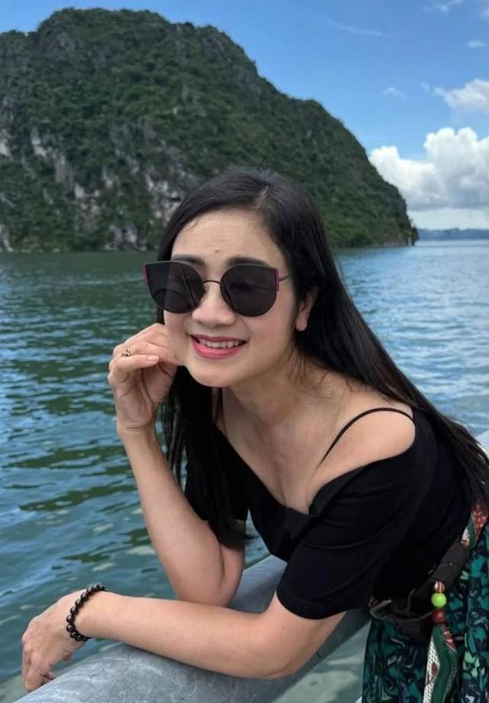 NSND Thu Hà khoe nhan sắc trẻ đẹp bất chấp thời gian trong chuyến nghỉ mát tại Hạ Long dịp hè 2026.