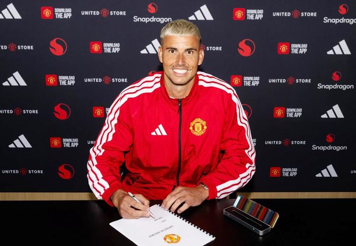 Darlow ký 2 năm với MU, kèm điều khoản gia hạn thêm 12 tháng - Ảnh: MUFC