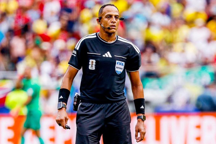 Trọng tài Ismail Elfath sẽ bắt chính trận Anh vs Argentina - Ảnh: Shutterstock
