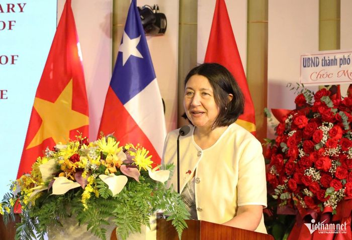 Bà Nasly Isabel Bernal Prado phát biểu tại buổi lễ