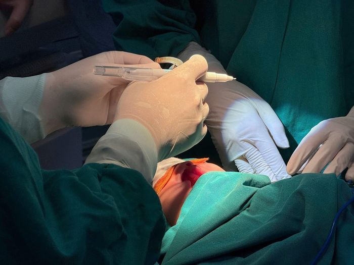 Mức hỗ trợ cao nhất là 3 tỷ đồng đối với bác sỹ có học hàm giáo sư về Thanh Hóa công tác tại các bệnh viện, cơ sở y tế công lập