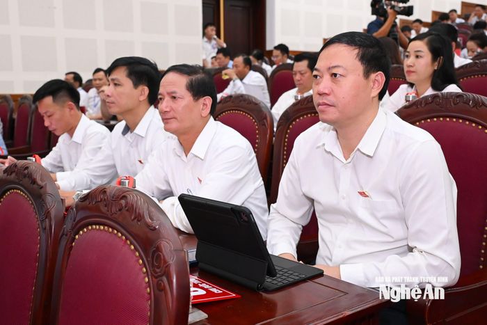 Các đại biểu HĐND tỉnh tham dự kỳ họp. Ảnh: Thành Cường