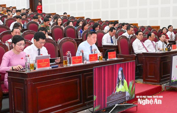 Các đại biểu HĐND tỉnh tham dự kỳ họp. Ảnh: Thành Cường