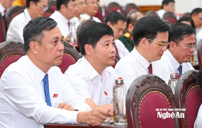 Các đại biểu HĐND tỉnh dự kỳ họp. Ảnh: Thành Cường