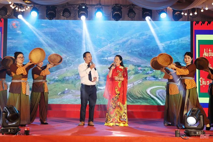 Các tiết mục văn nghệ đặc sắc được thể hiện bởi các hạt nhân tại các TDP, cơ quan, đơn vị đóng trên địa bàn phường.