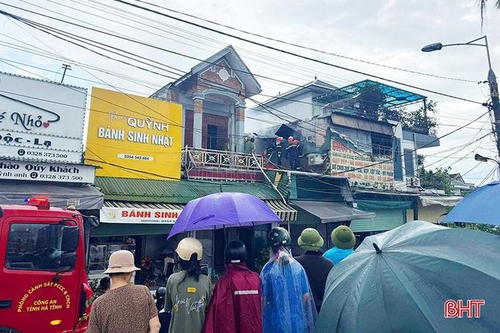 Căn nhà 2 tầng kết hợp kinh doanh tạp hóa ở phường Sông Trí bị cháy vào sáng 7/7.