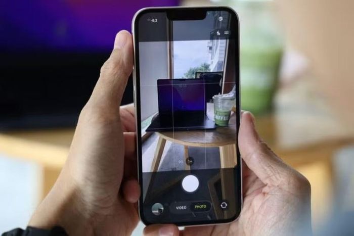 iPhone 14 cũ chụp đêm đẹp, selfie nét, quay video tốt hơn
